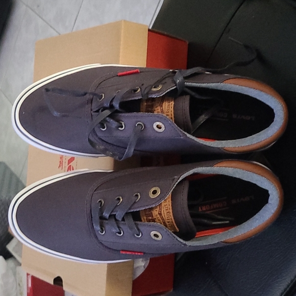 Levi's Men Shoes, Size 8.5 NIB - Picture 1 of 16